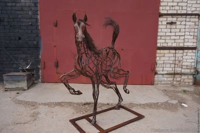кованая скульптура лошади