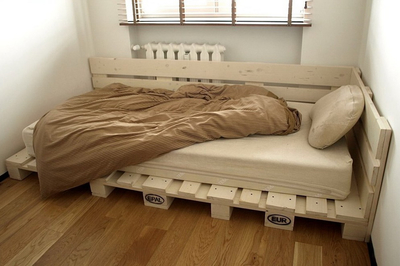 кровать подиум в стиле лофт