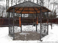 красивая садовая беседка из металла