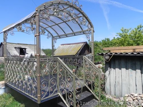 беседка садовая с коваными элементами