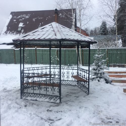 беседка садовая с коваными элементами