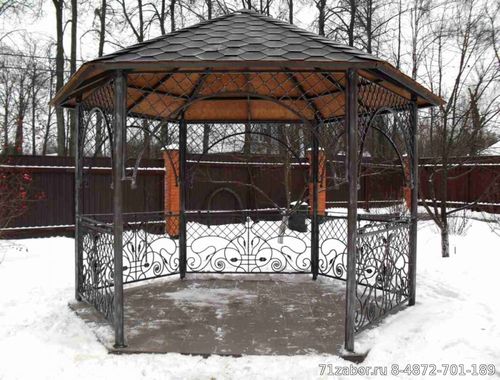 красивая садовая беседка из металла