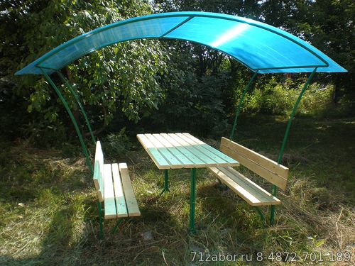 красивая садовая беседка из металла