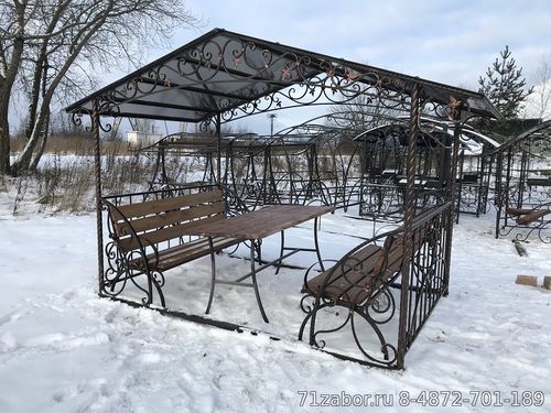 красивая садовая беседка из металла
