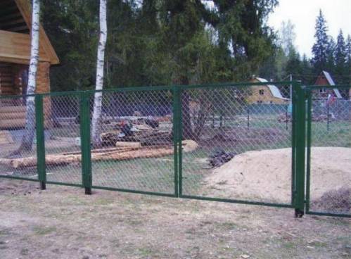 забор металлический из сетки рабица