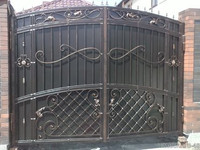кованые металлические ворота распашные