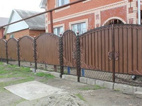 ворота распашные с элементами ковки