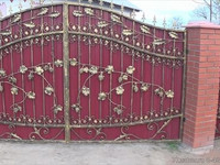ворота распашные с элементами ковки