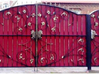 кованые металлические ворота распашные