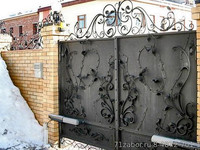 металлические кованые ворота