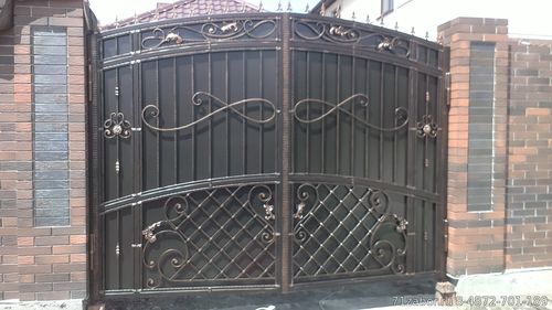 кованые металлические ворота распашные