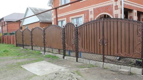 ворота распашные с элементами ковки