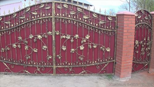 ворота распашные с элементами ковки