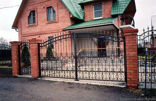 ворота распашные с элементами ковки