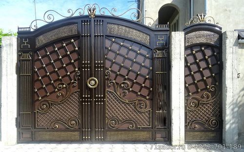 стальные кованые ворота закрытого типа