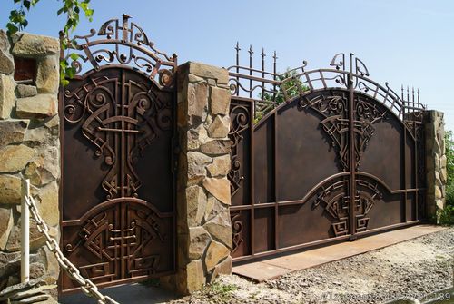 кованые металлические ворота распашные