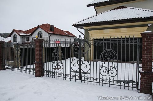 металлические кованые ворота