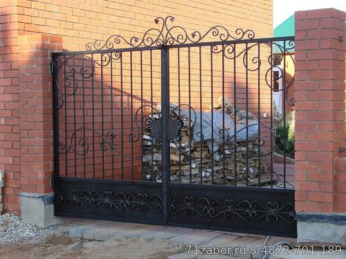 ворота распашные с элементами ковки