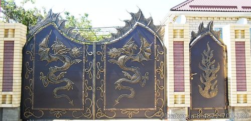 ворота распашные с элементами ковки