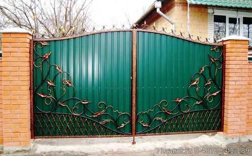 металлические кованые ворота