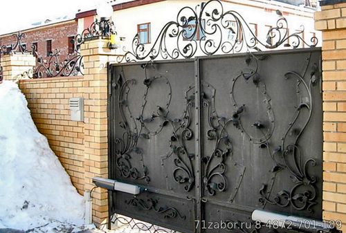 металлические кованые ворота